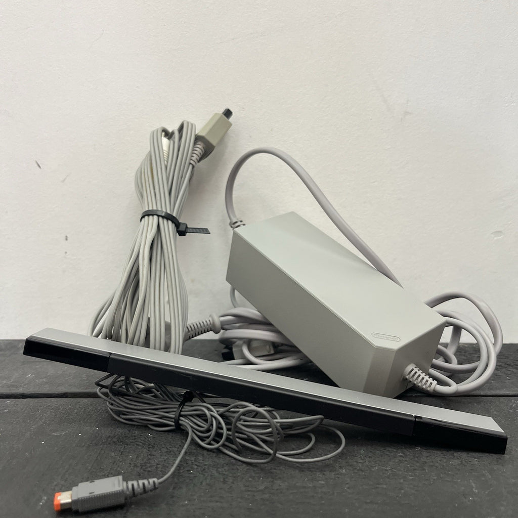 Nintendo Wii RVL-001 W. Games Controller & Leads Console