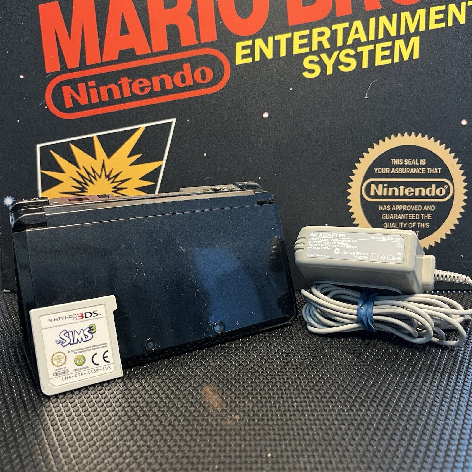 Nintendo 3DS Cosmos Black W.Game & Charger Console