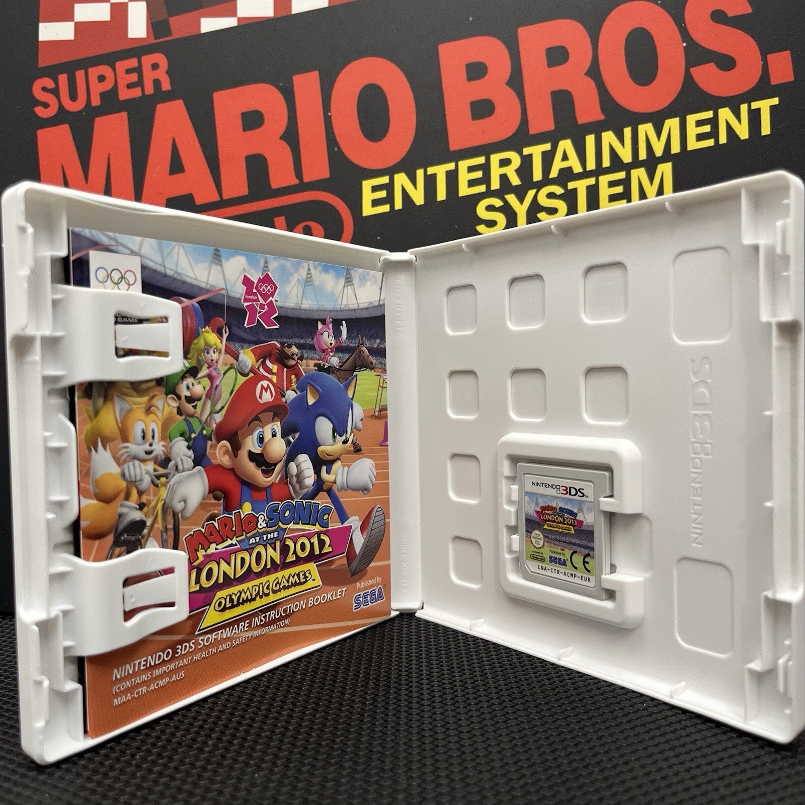Mario & Sonic At The London 2012 Olympic Games with the Manual Nintendo 3DS