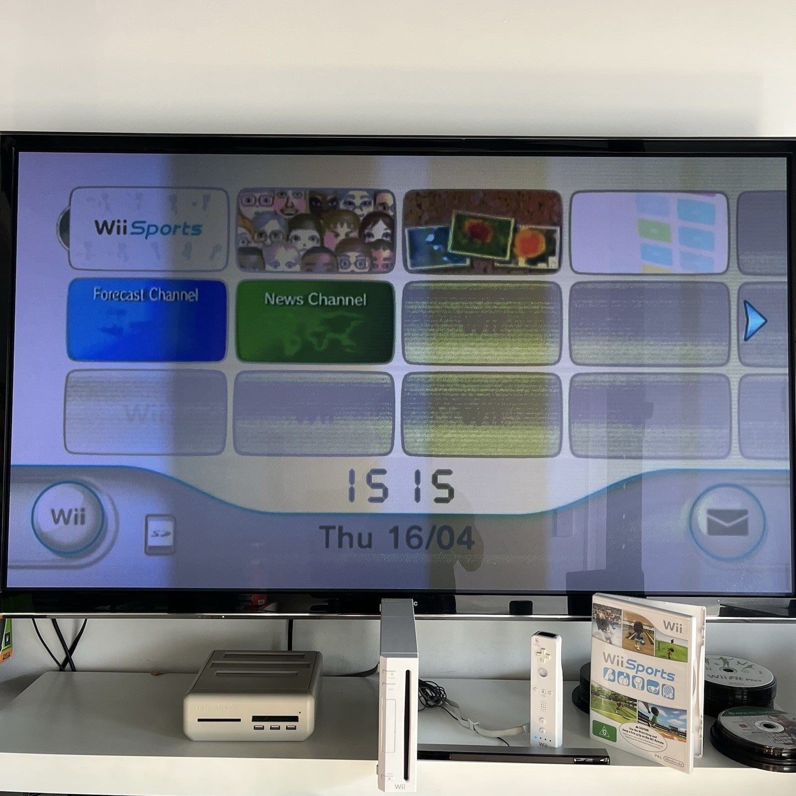 Nintendo Wii RVL-001 W. Games Controller & Leads Console